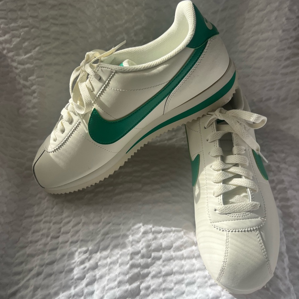 Nike sneakers men’s 8.5